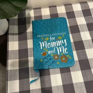 Prayers & Promises for Mommy and Me Book